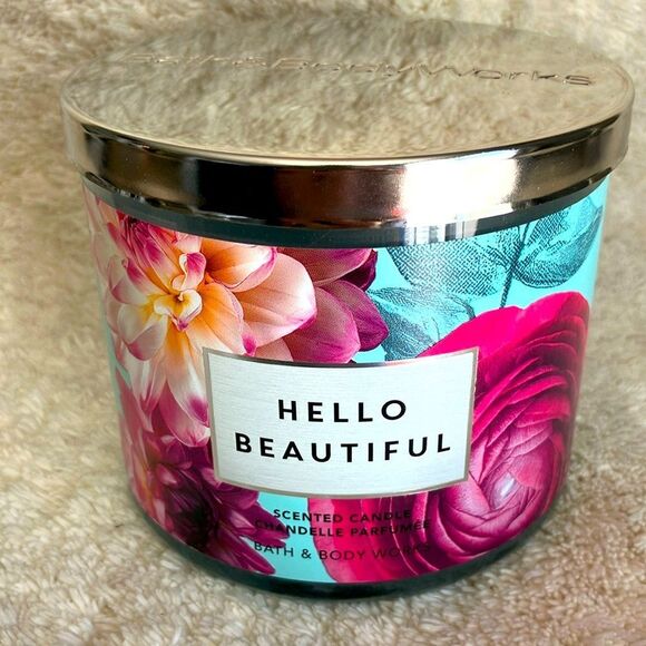 Bath and Body Works Hello Beautiful Candle - Picture 1 of 3